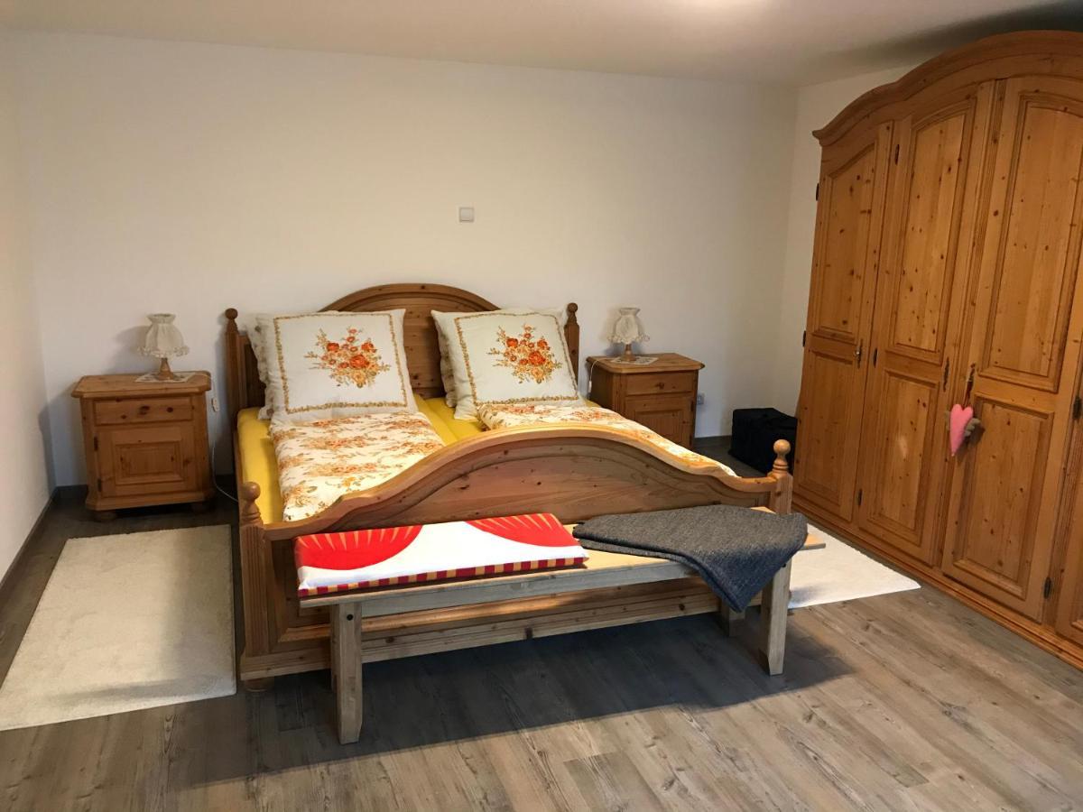 Ferienwohnung „Frosch“ Neukirchen-Balbini Exterior foto
